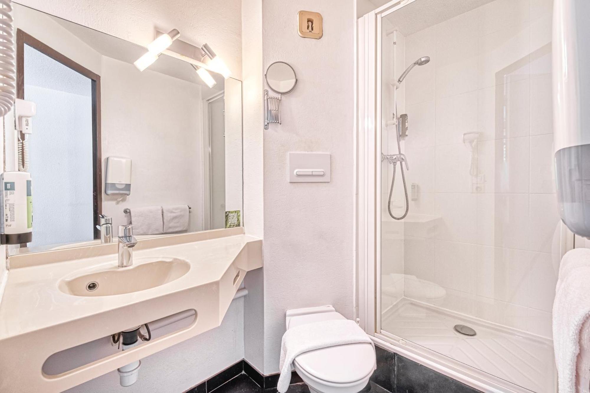 Hotel Atoll Logis Angers, 3*